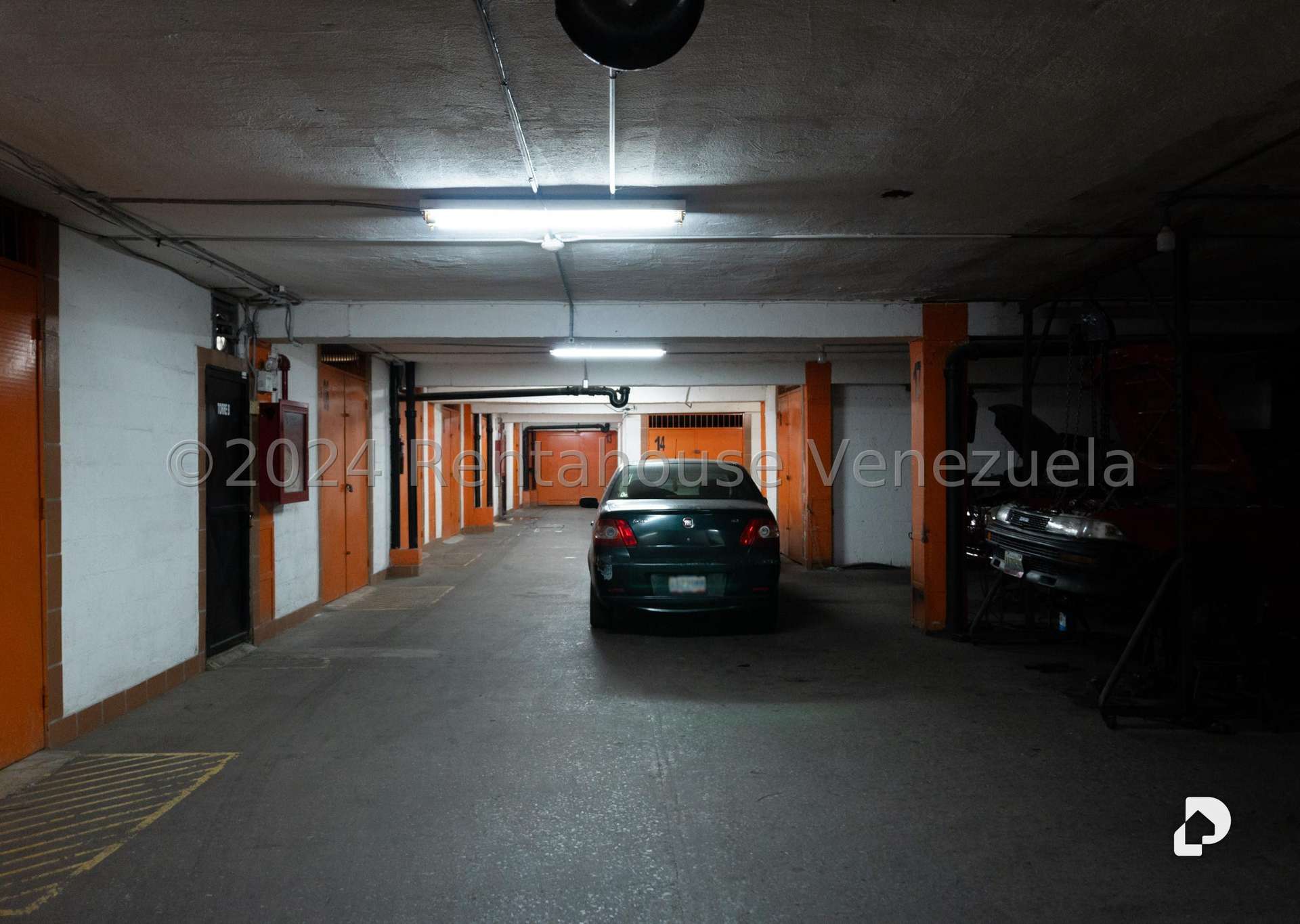 Local comercial en Parroquia La Candelaria, Caracas – 27