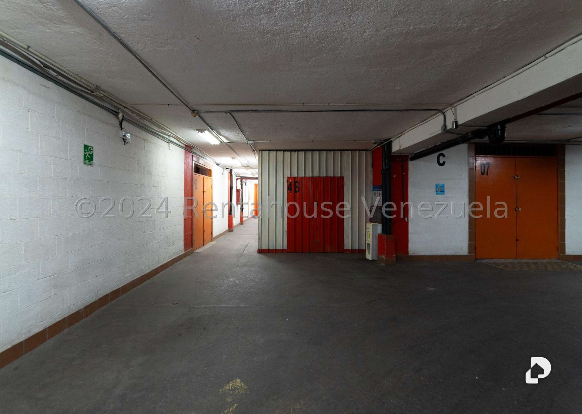Local comercial en Parroquia La Candelaria, Caracas – 29