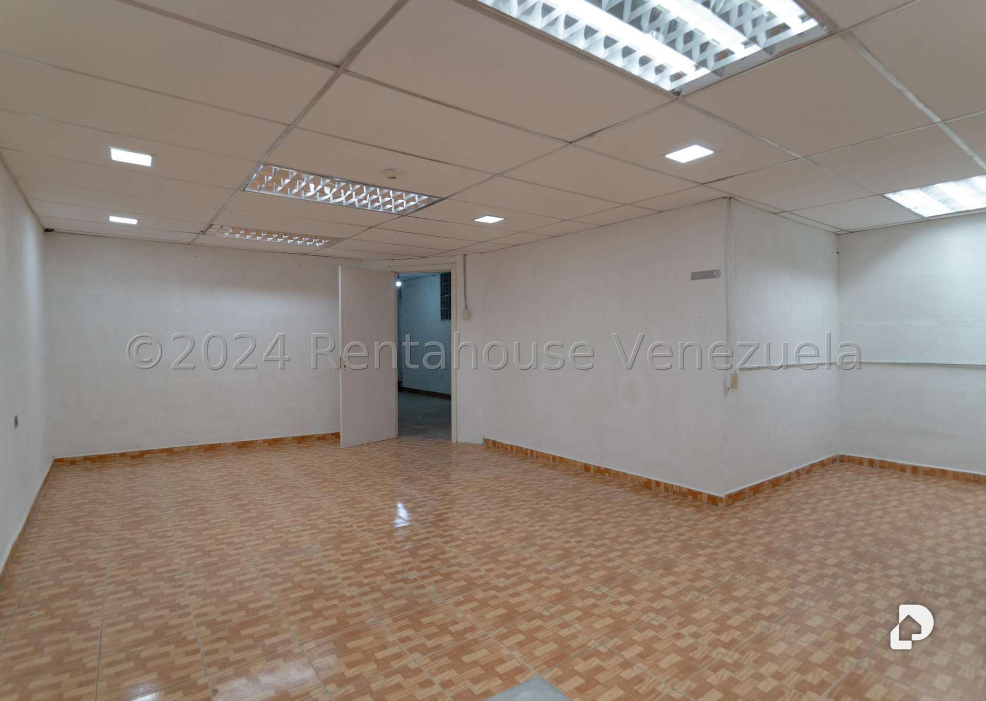 Local comercial en Parroquia La Candelaria, Caracas – 22