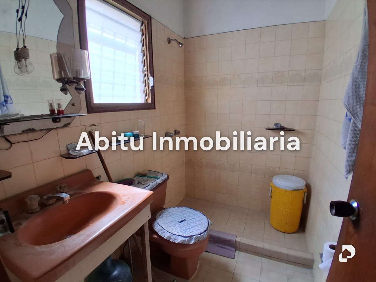 Casa en Las Esmeraldas, Caracas – 19
