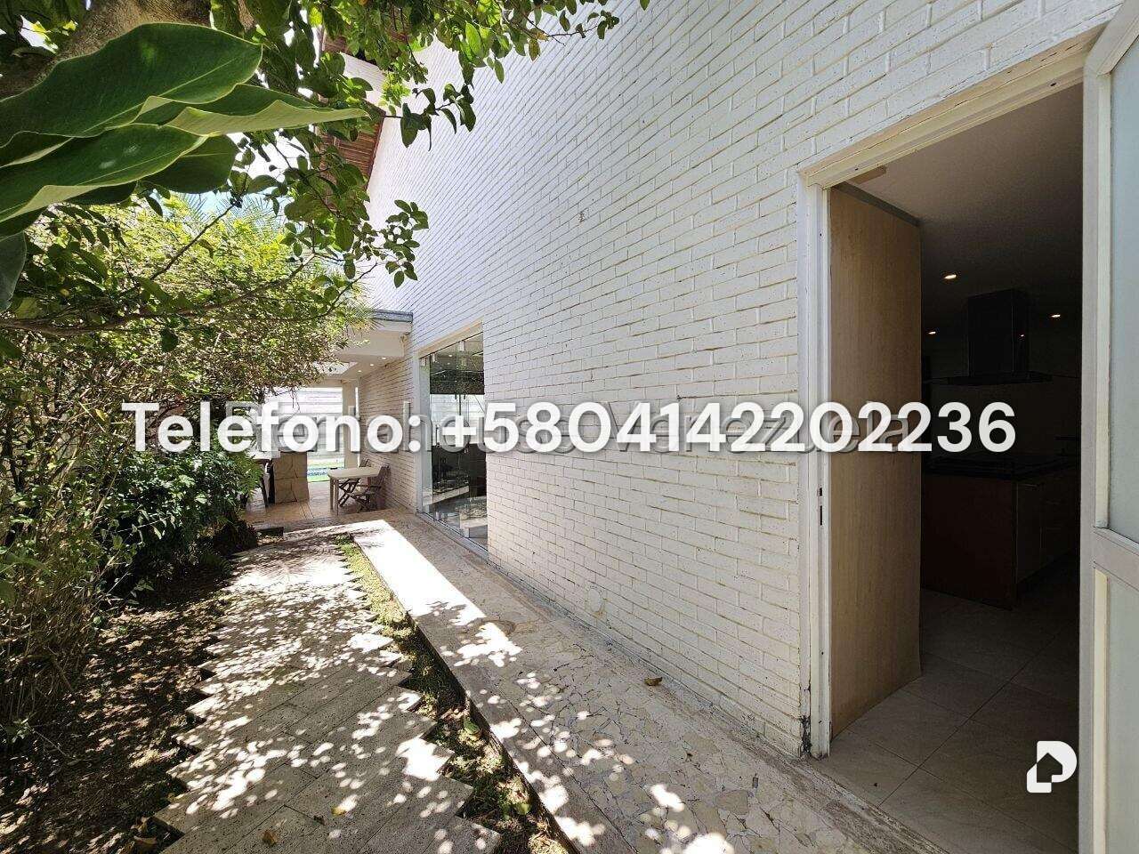 Casa en Lomas de La Lagunita, Caracas – 30