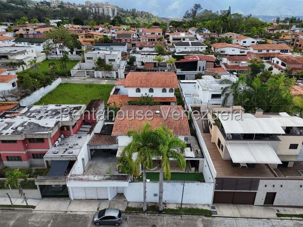House in Lomas de La Lagunita, Caracas - 1