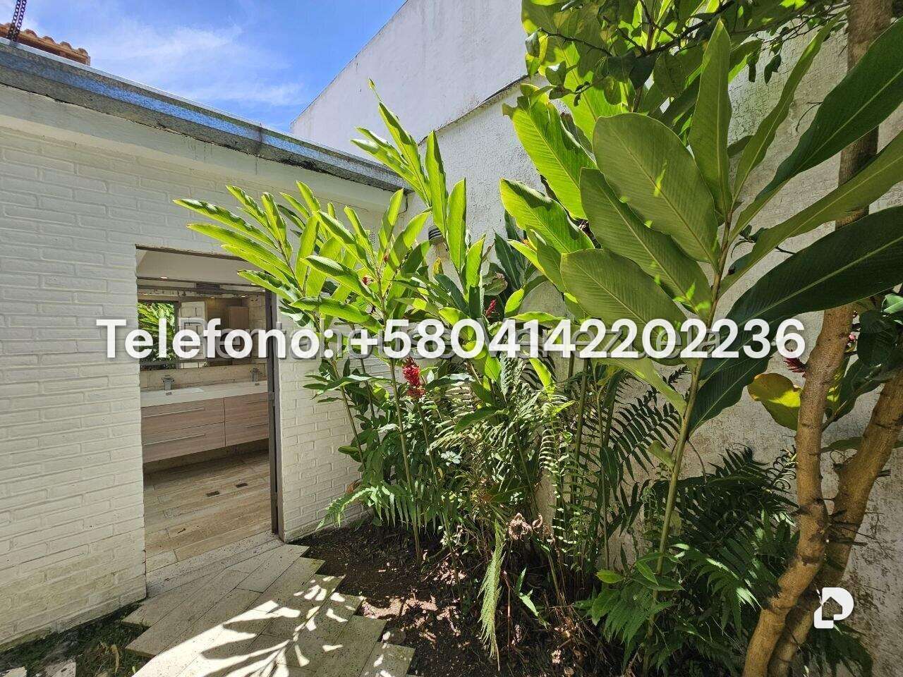House in Lomas de La Lagunita, Caracas – 27