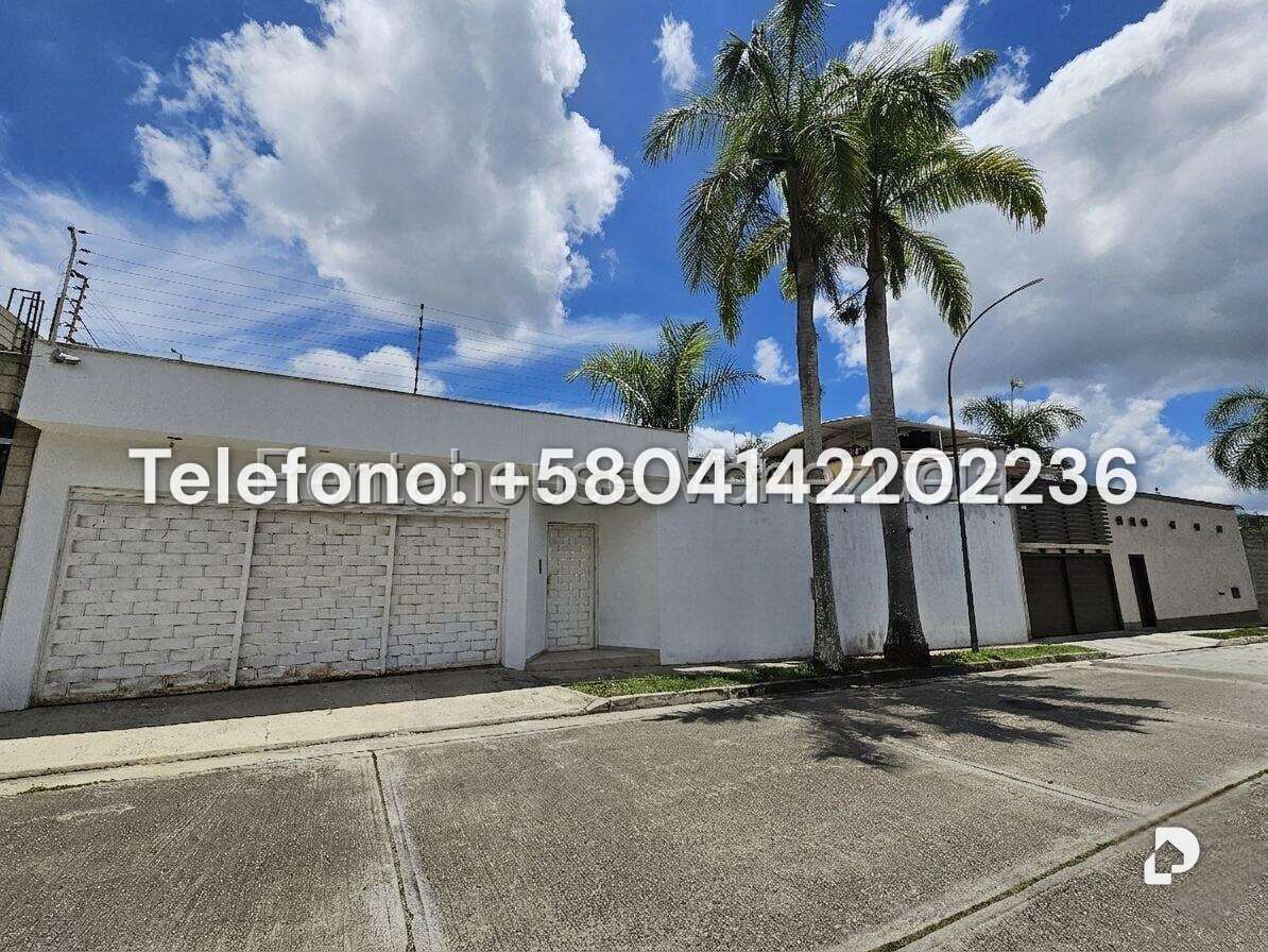 House in Lomas de La Lagunita, Caracas – 4