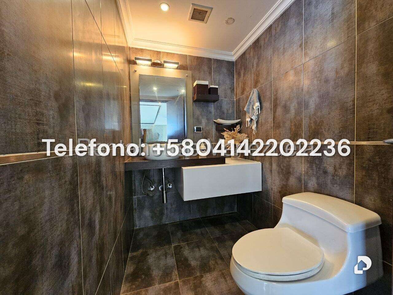 House in Lomas de La Lagunita, Caracas – 24