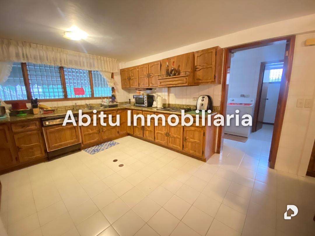 House in Colinas de Tamanaco, Caracas – 11