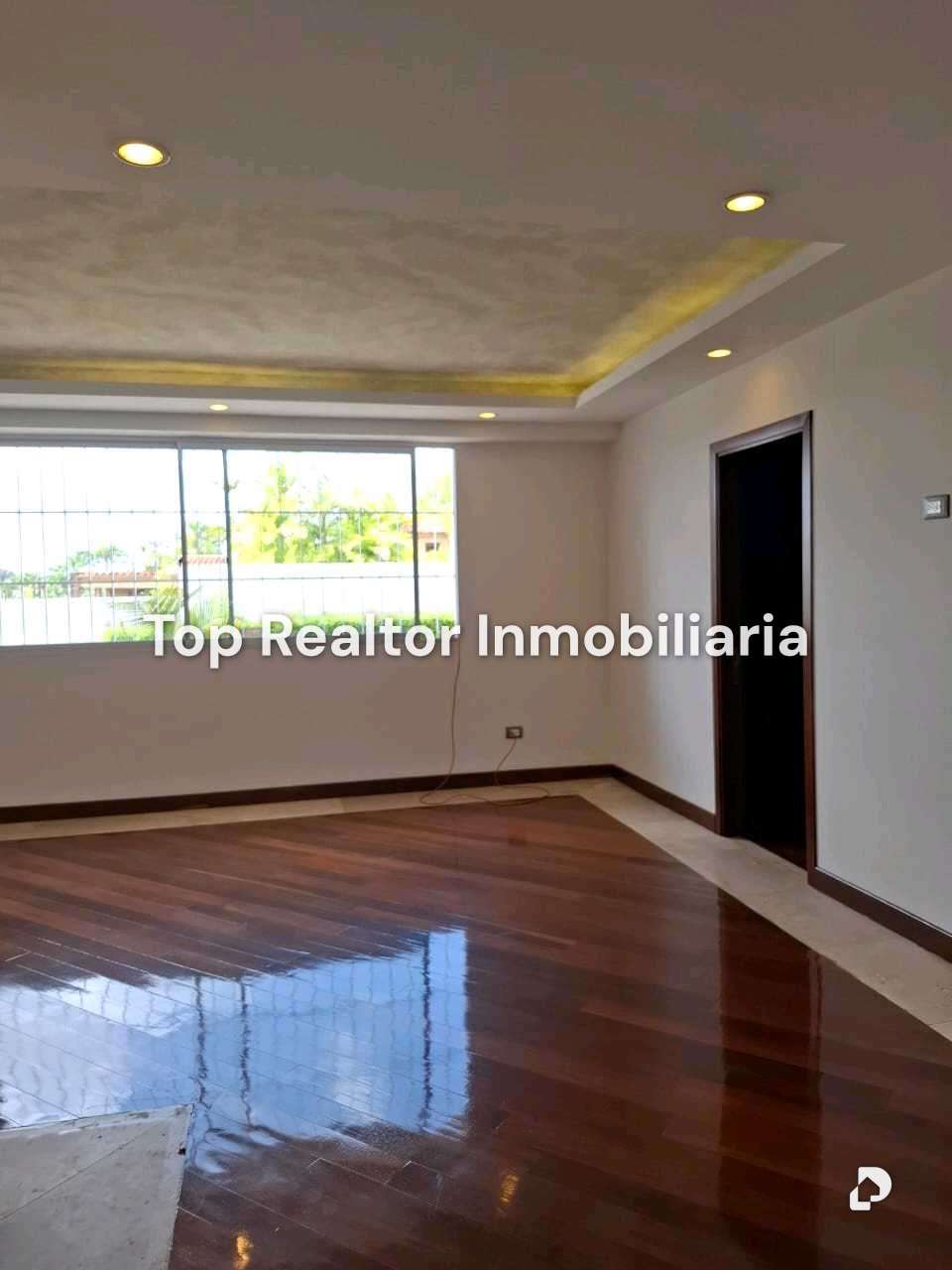 Casa en La Lagunita, Caracas – 24