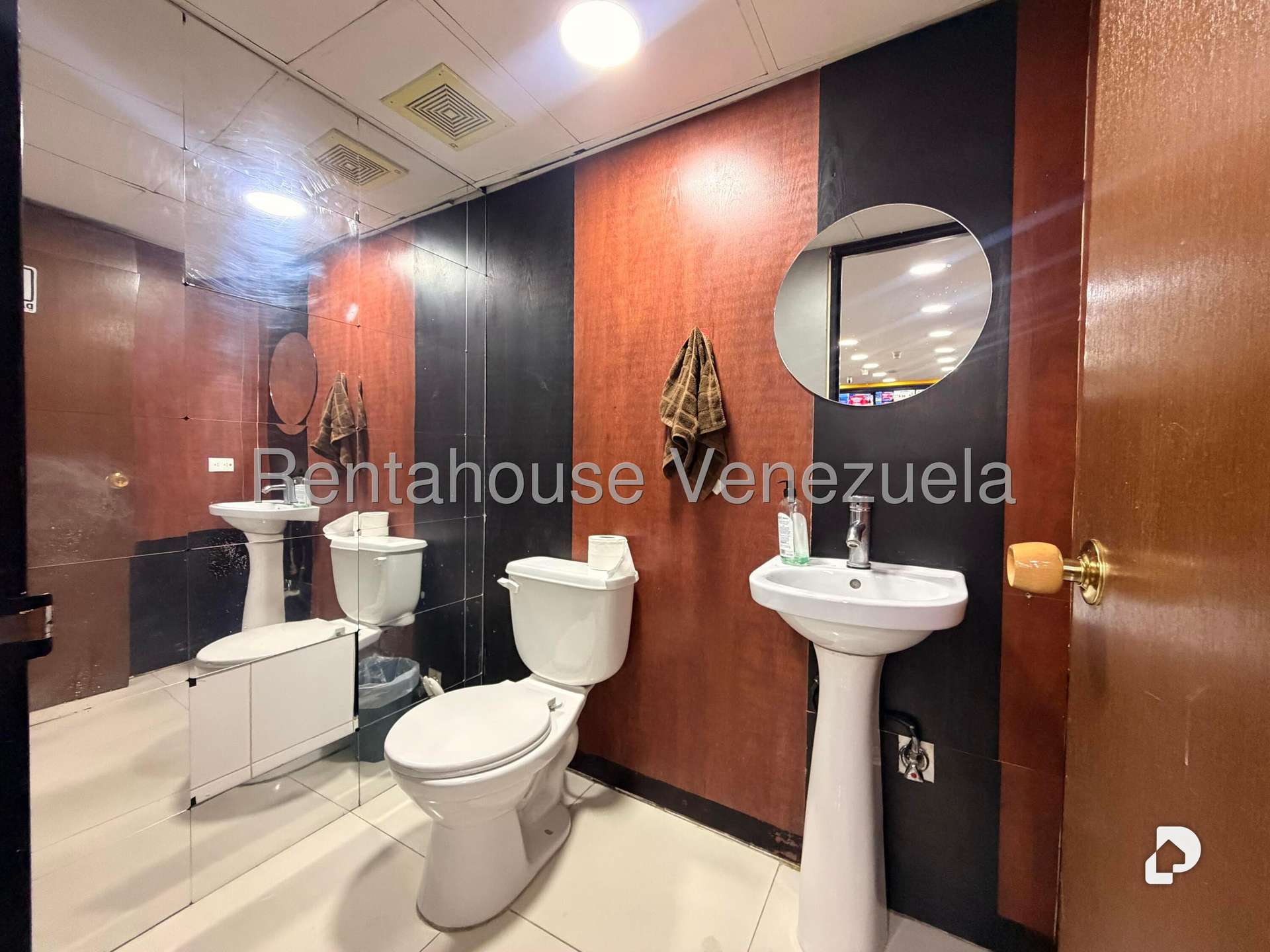 Local comercial en Las Mercedes, Caracas – 17