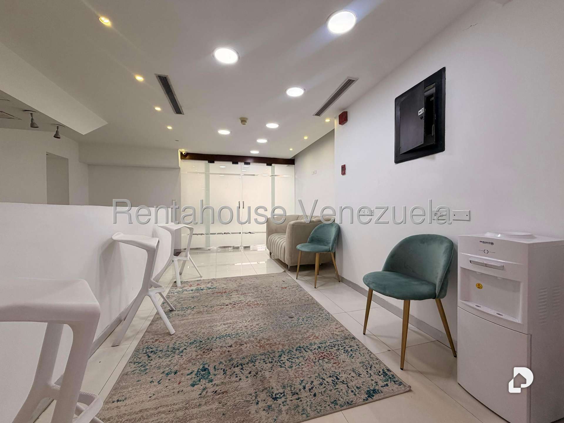 Local comercial en Las Mercedes, Caracas – 28