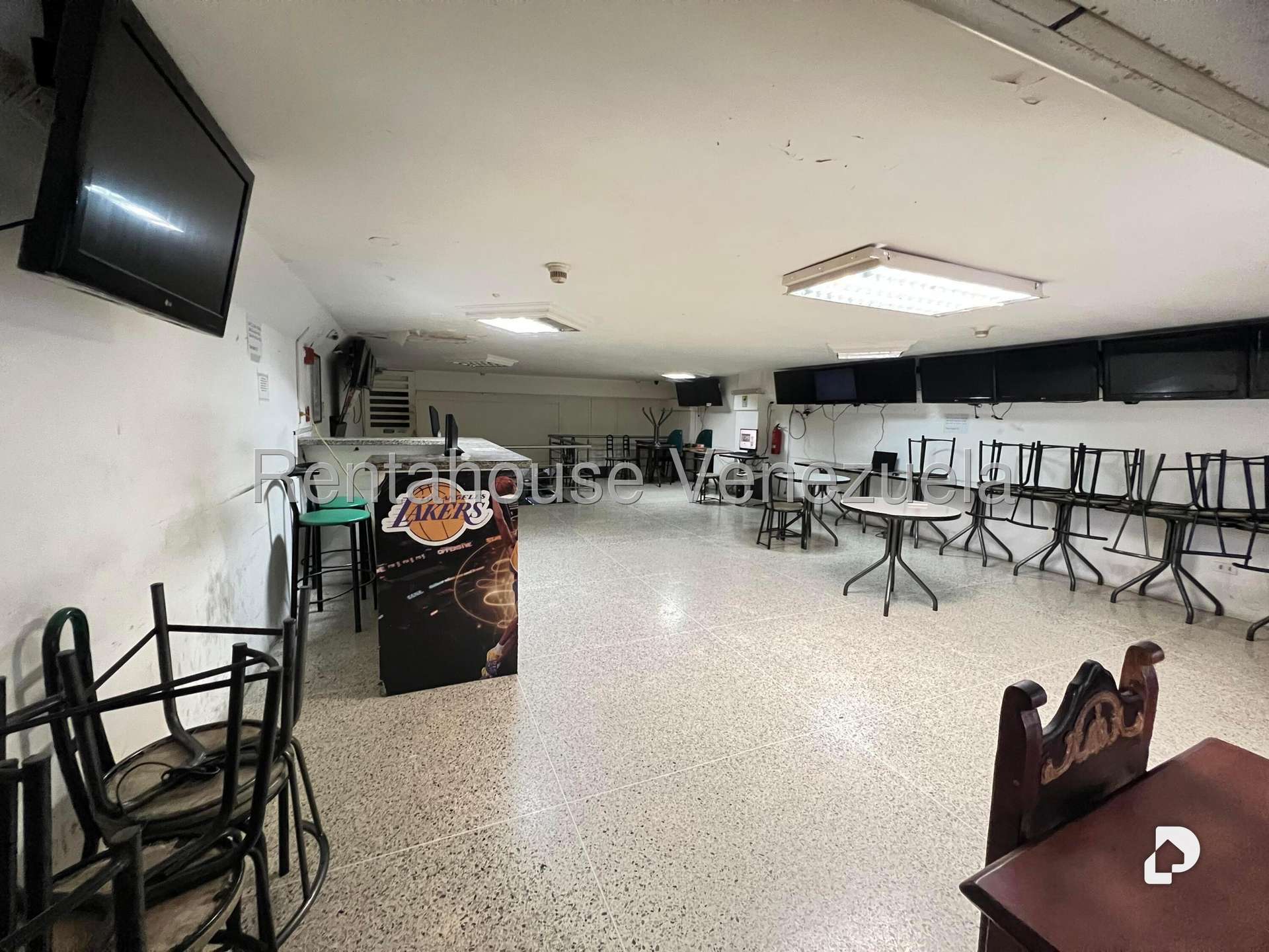 Local comercial en Parroquia La Candelaria, Caracas – 13