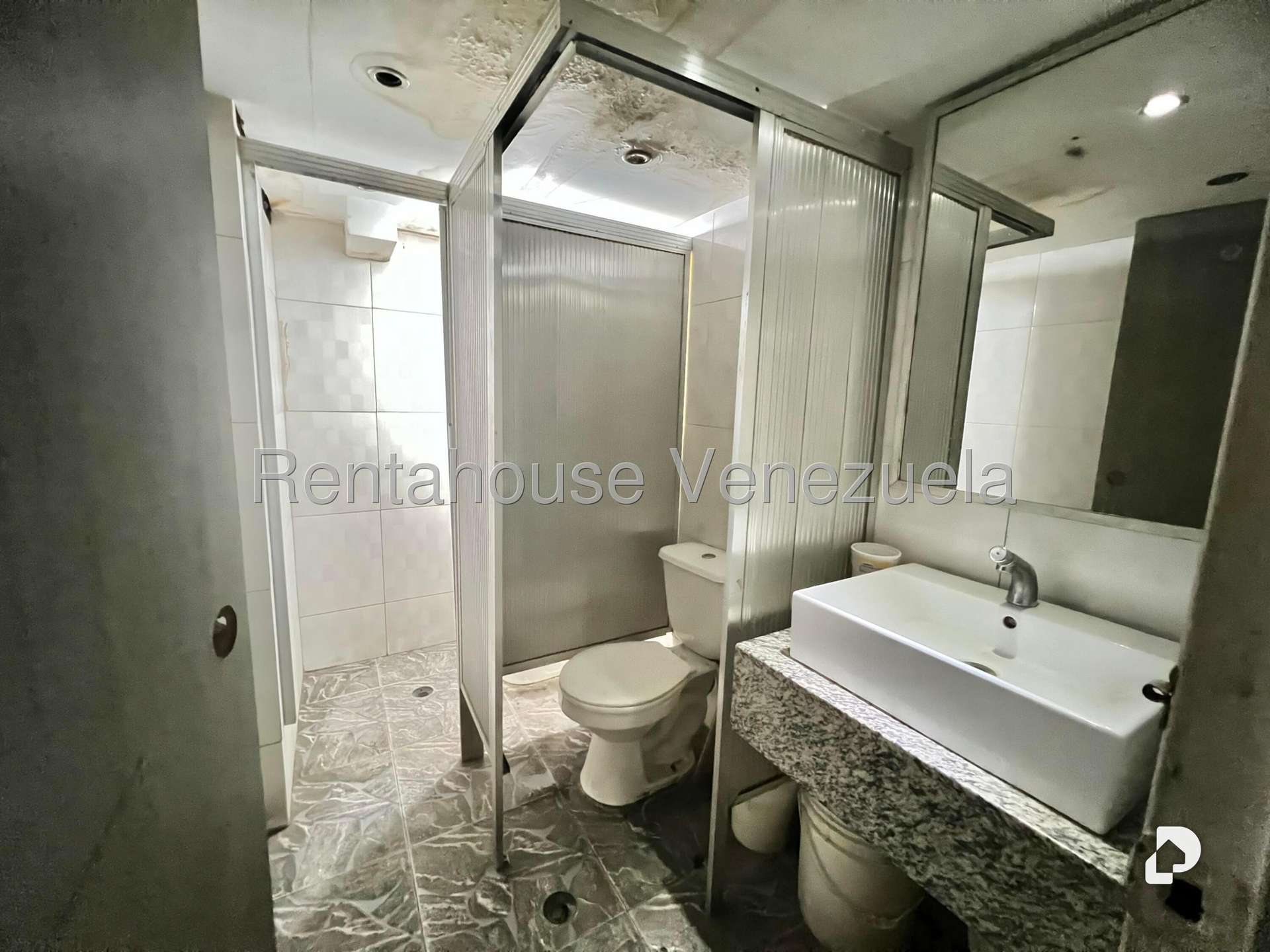 Local comercial en Parroquia La Candelaria, Caracas – 10