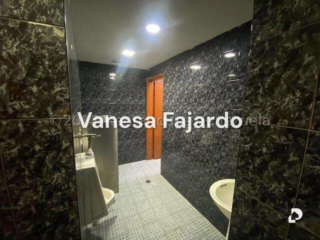 Local comercial en San Jose, Caracas – 17
