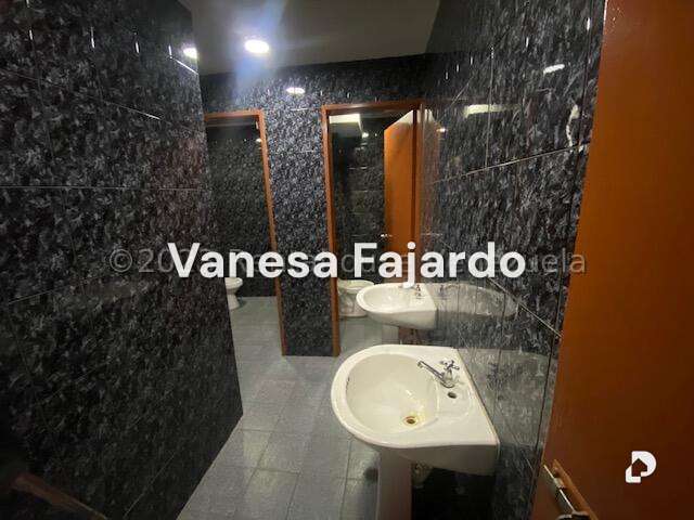 Local comercial en San Jose, Caracas – 16