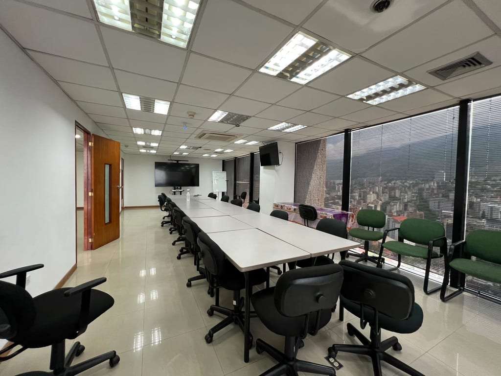 Oficina en Plaza Venezuela, Caracas - 1