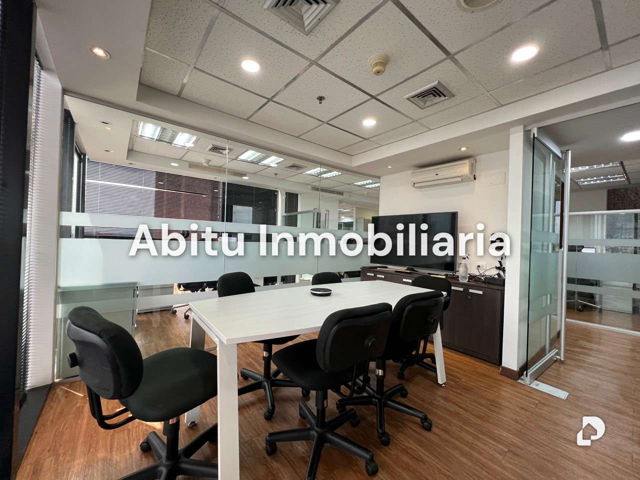 Oficina en Plaza Venezuela, Caracas – 24