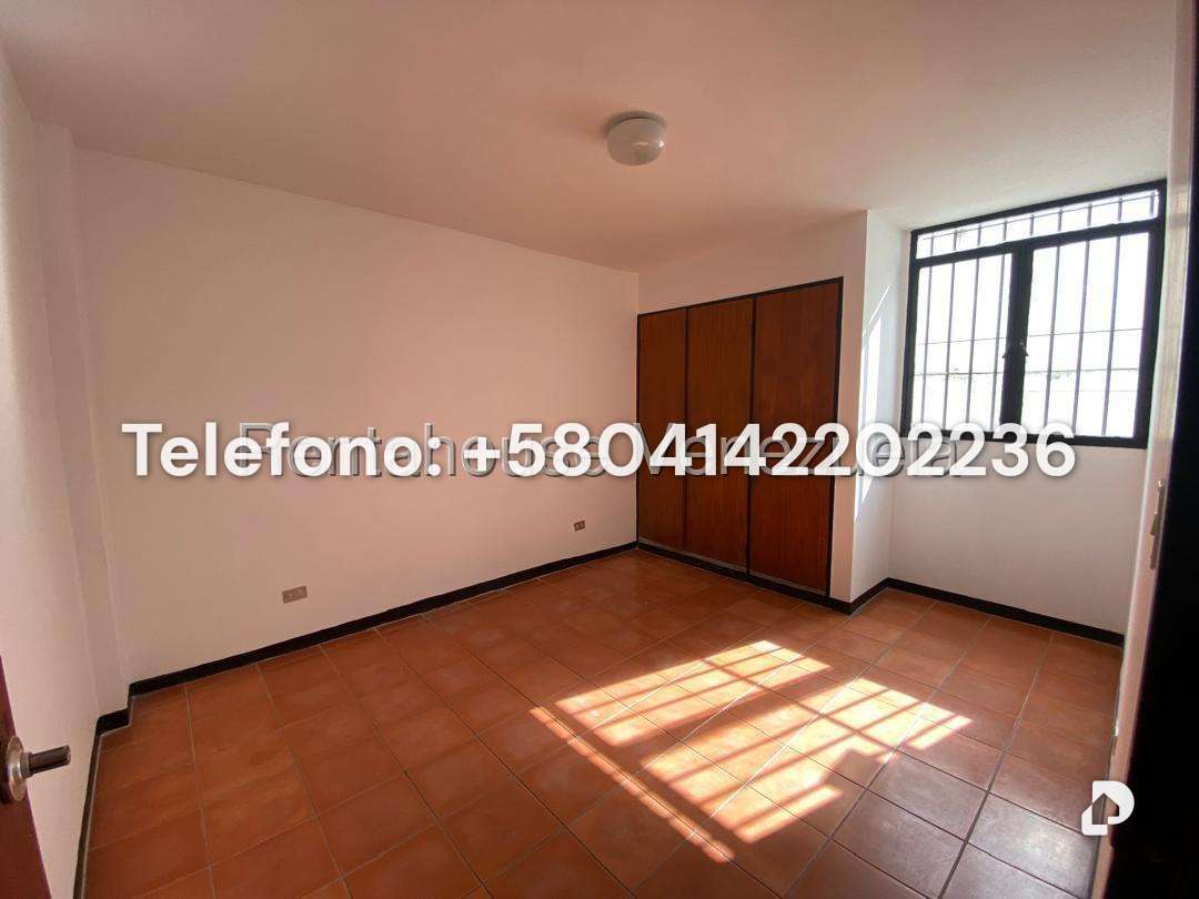 Casa en Prados del Este, Caracas – 25