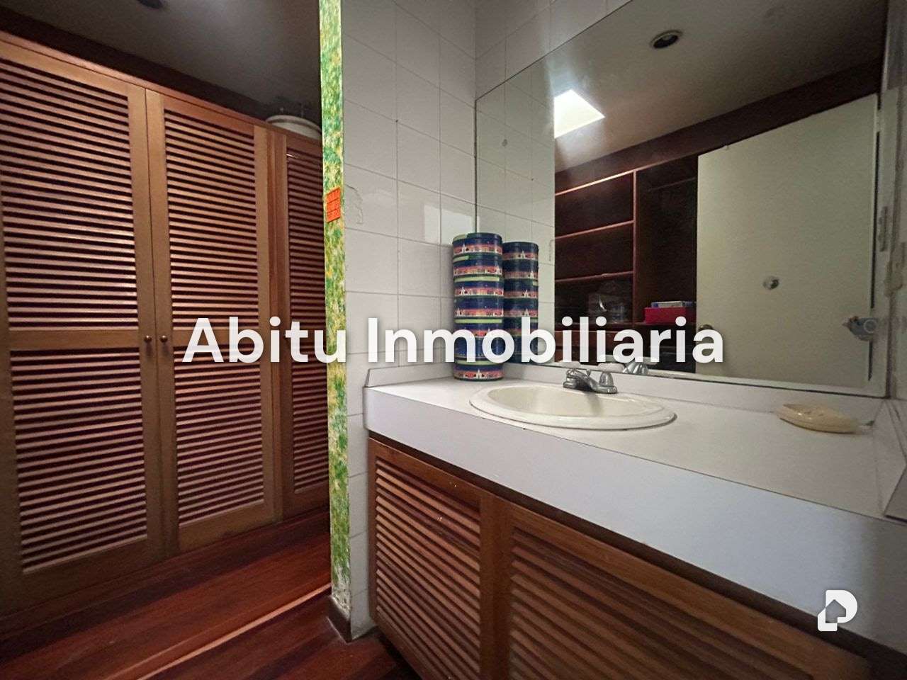 Apartamento en Urb. Miranda, Caracas – 18