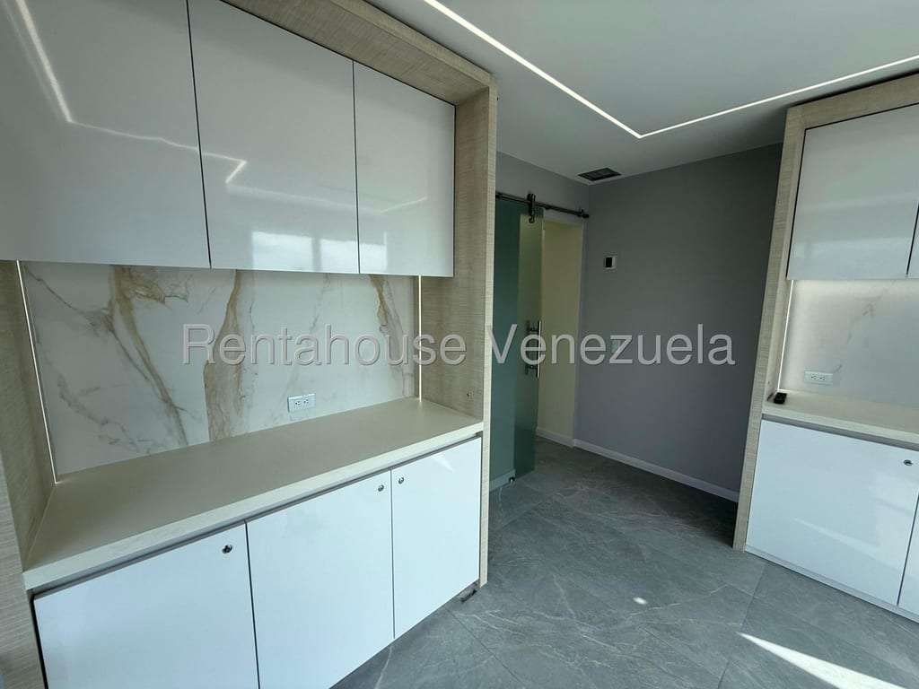 Oficina en Las Mercedes, Caracas