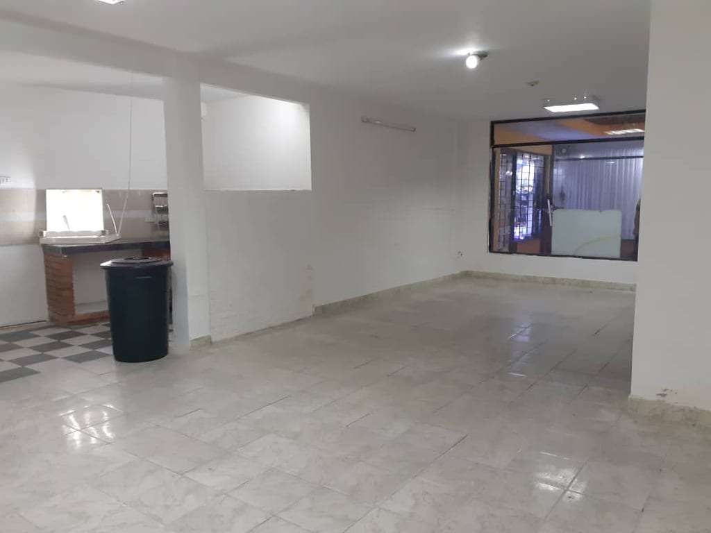 Commercial space in Av. Bolívar Norte, Valencia - 1