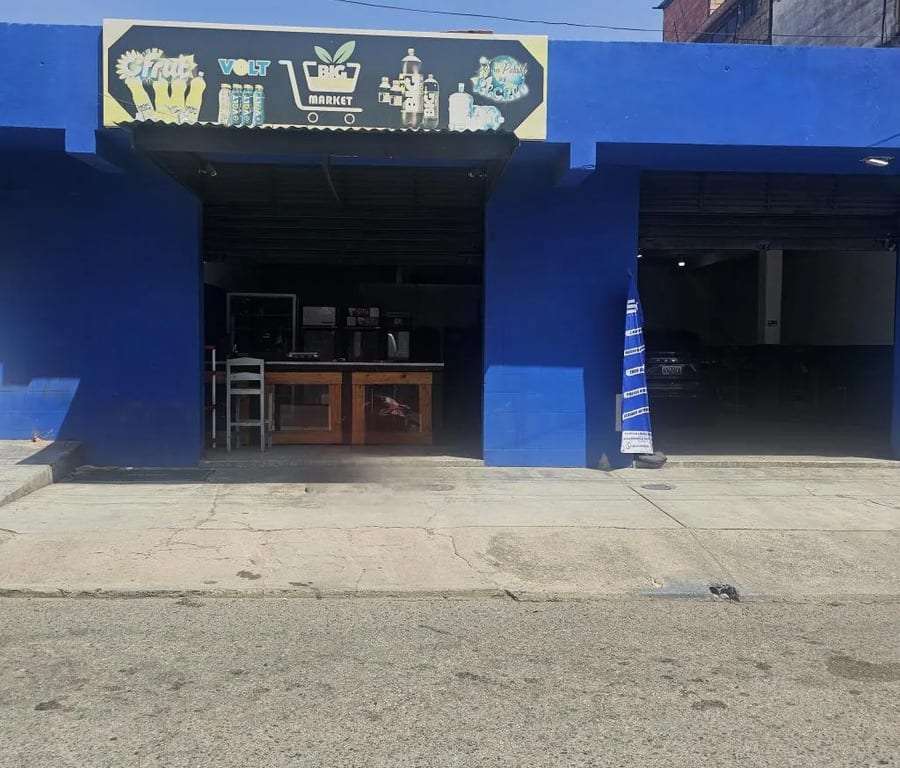Local comercial en Valencia - 1