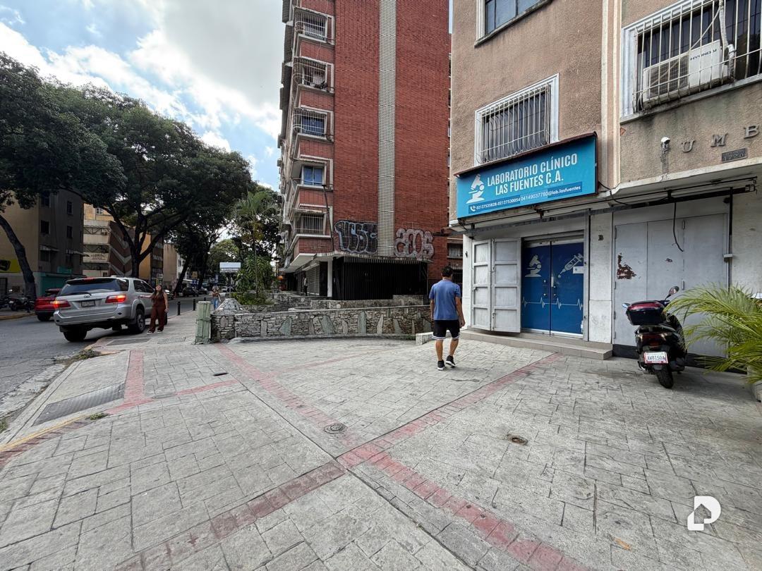Local comercial en Bello Monte, Caracas – 1