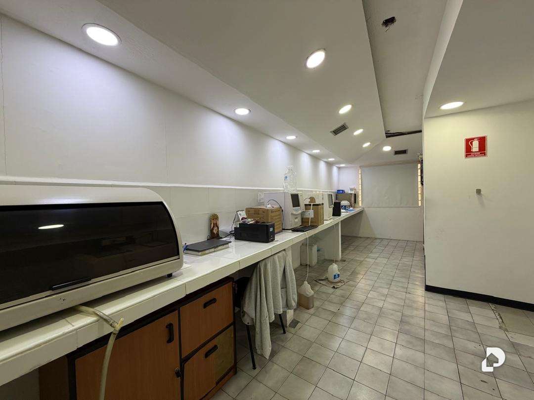Local comercial en Bello Monte, Caracas – 16