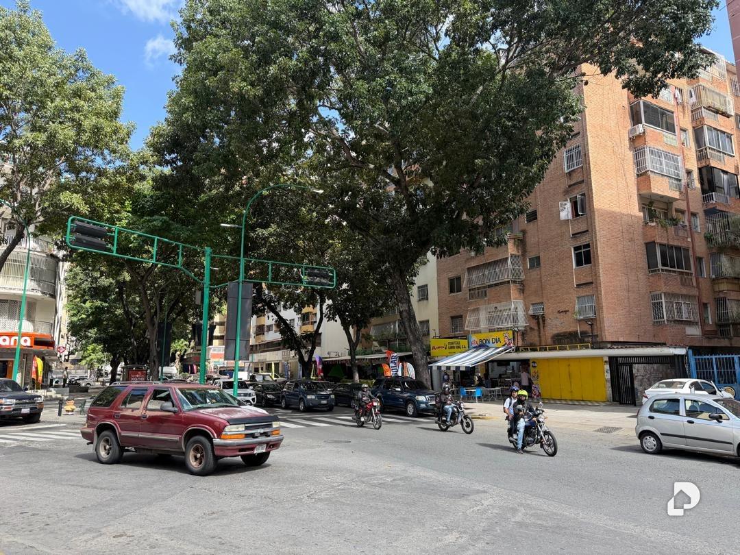 Local comercial en Bello Monte, Caracas – 5