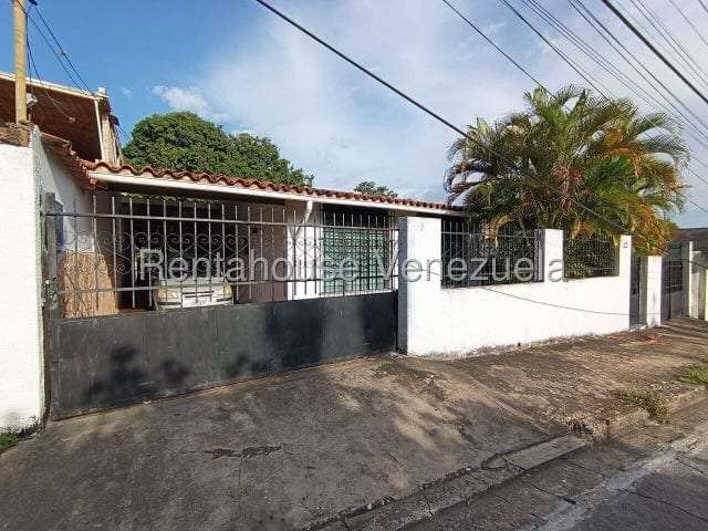 House in Barrio Mata Seca, Maracay - 1