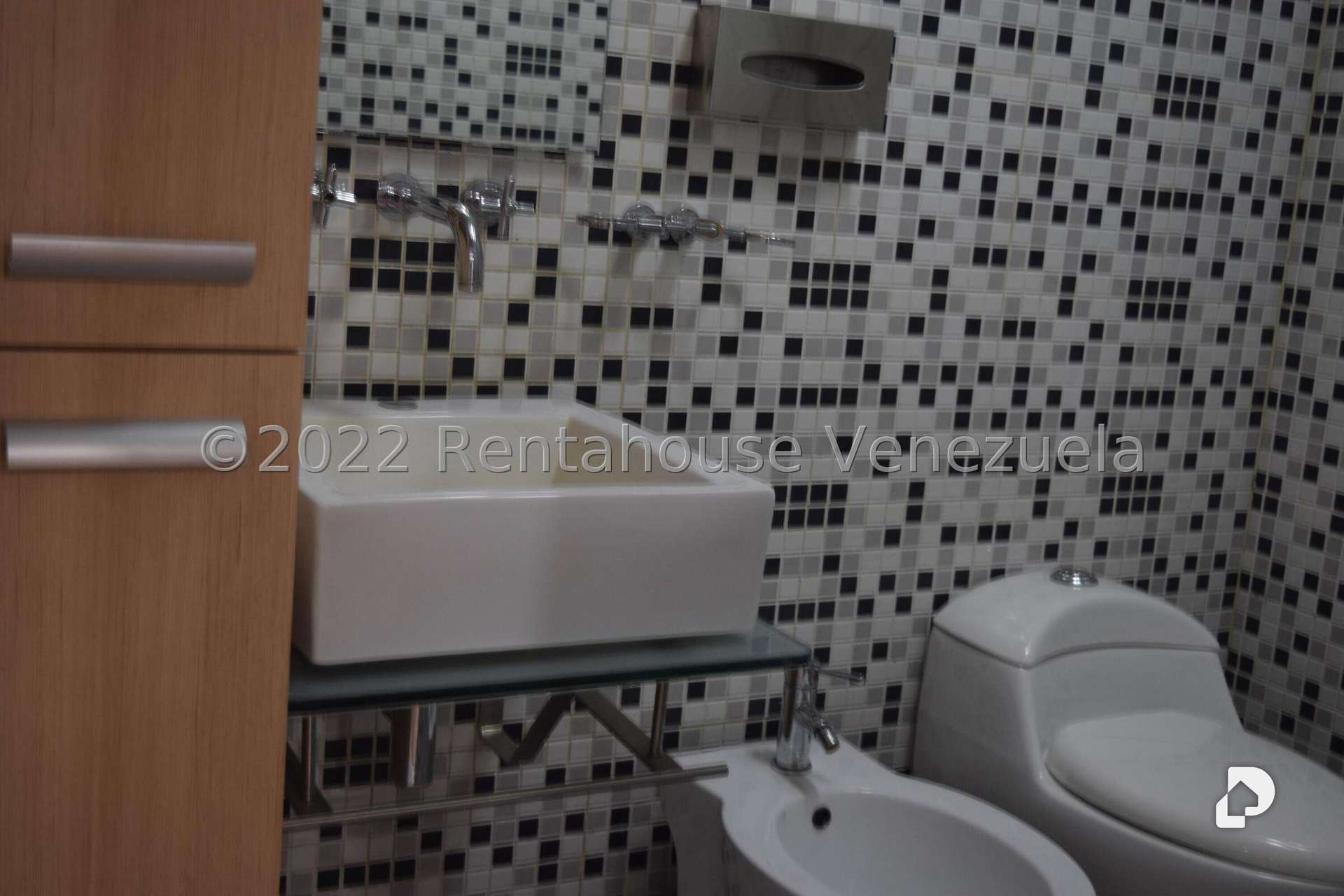 Local comercial en El Rosal, Caracas – 19