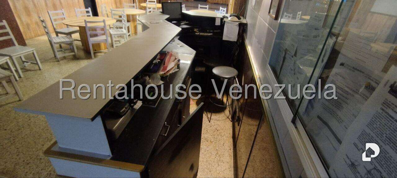 Local comercial en La Urbina, Caracas – 12