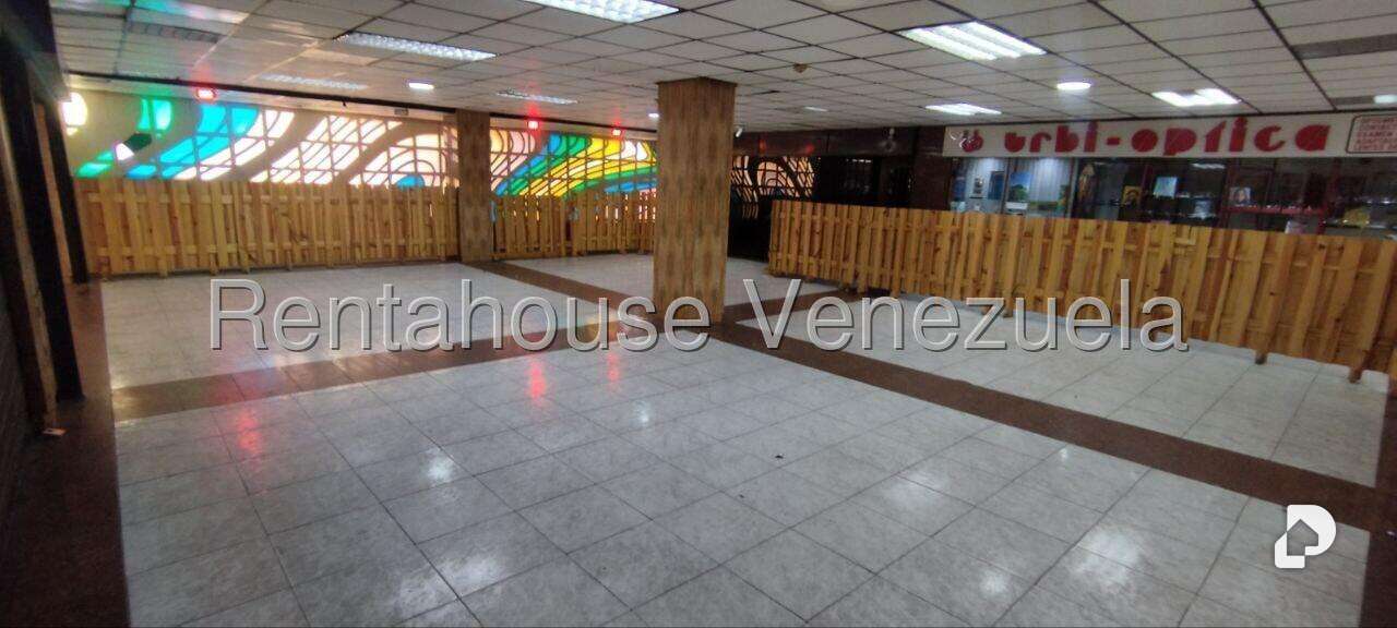 Local comercial en La Urbina, Caracas – 3
