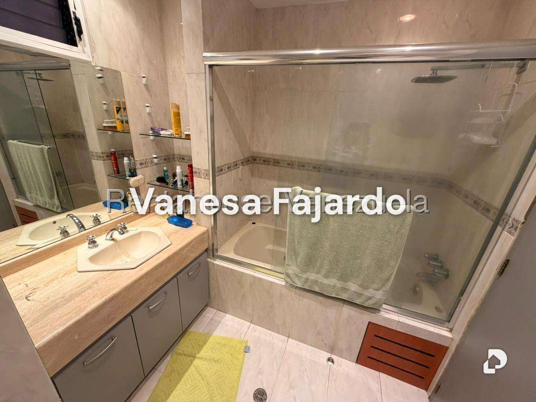 Apartamento en Los Palos Grandes, Caracas – 14
