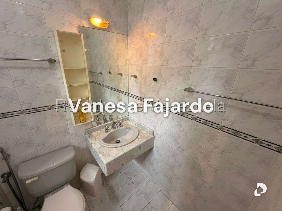 Apartamento en Los Palos Grandes, Caracas – 16