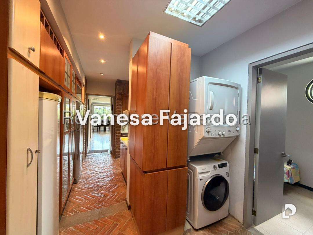 Apartamento en Los Palos Grandes, Caracas – 19