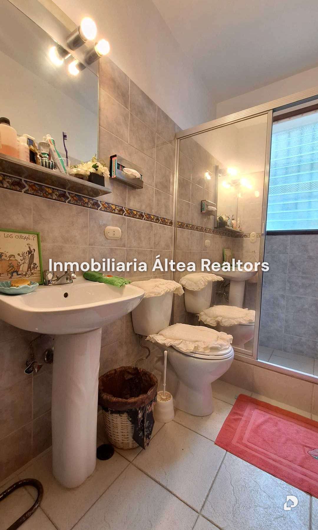 Casa en Colinas de Tamanaco, Caracas – 25