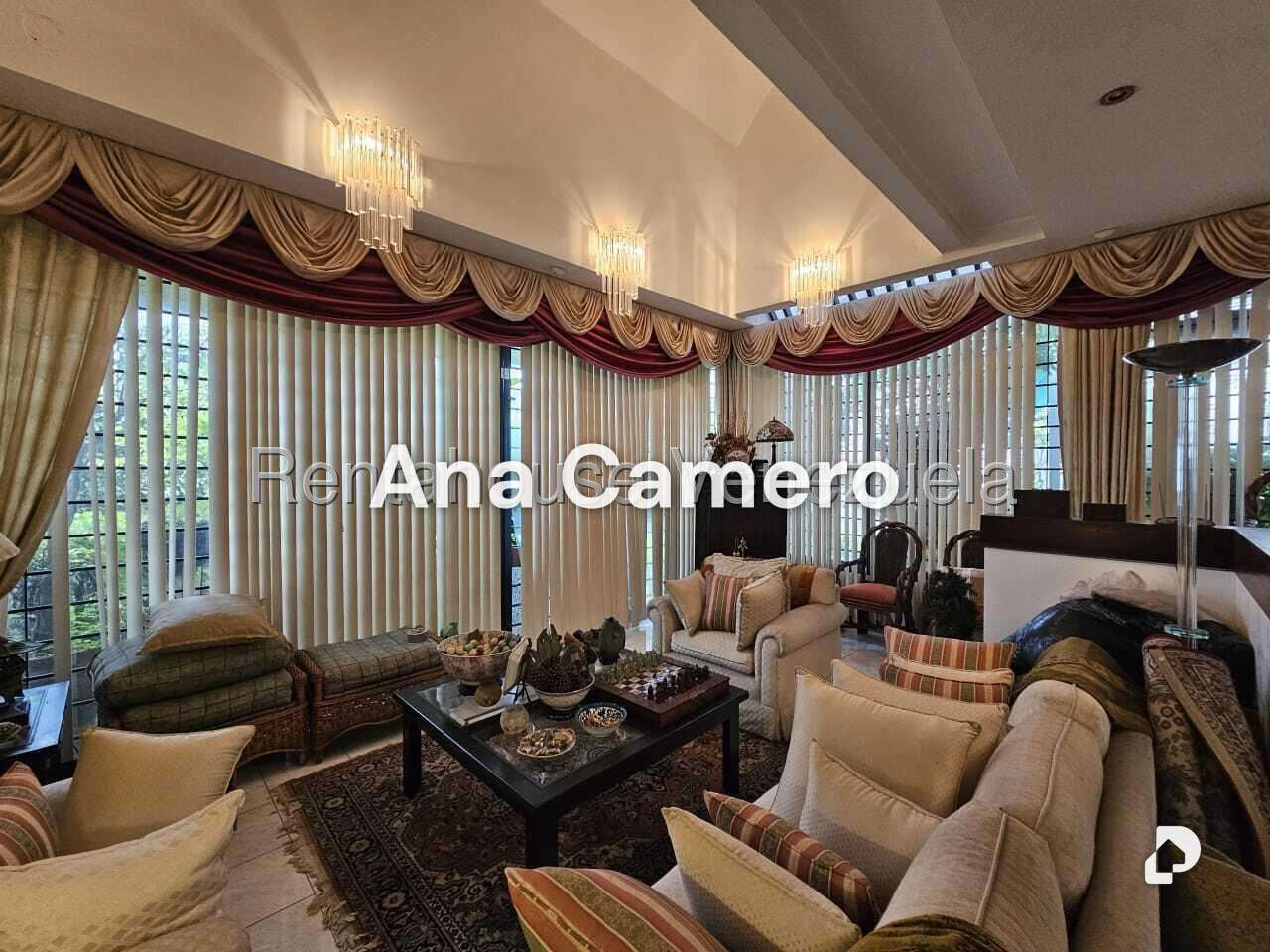 Casa en Alto Prado, Caracas – 13