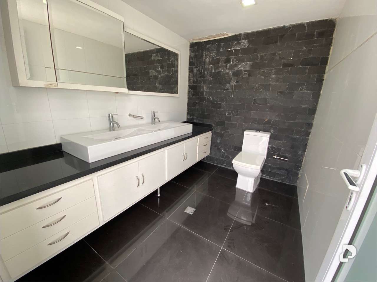 House in La Lagunita, Caracas – 12