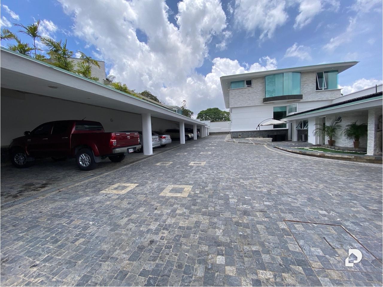 House in La Lagunita, Caracas – 2