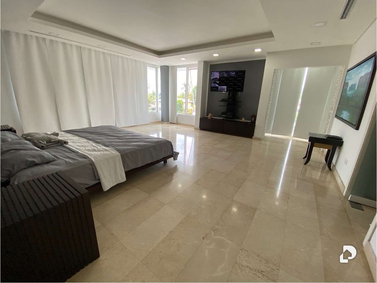 House in La Lagunita, Caracas – 17