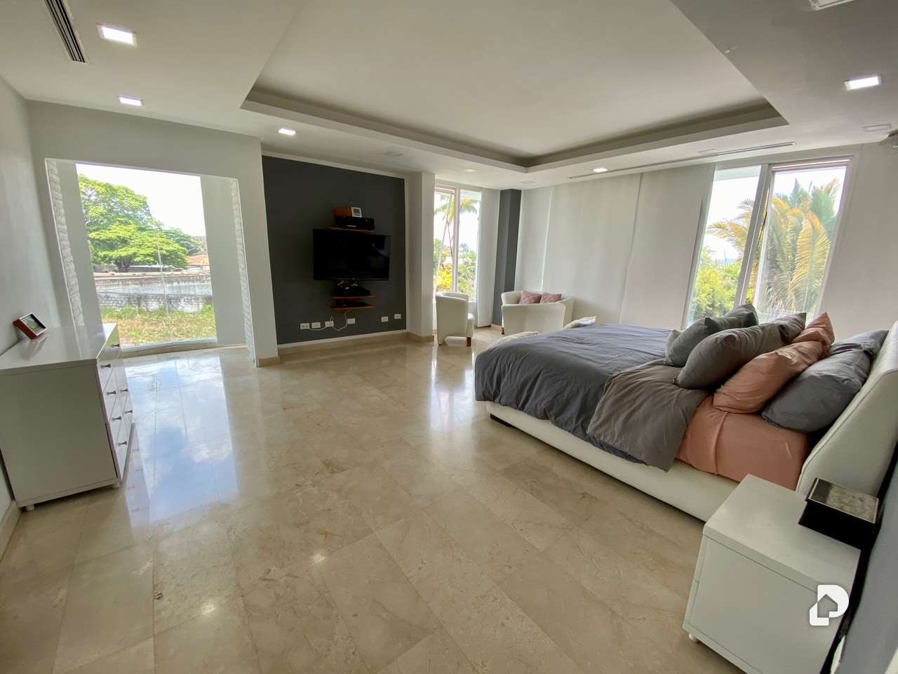House in La Lagunita, Caracas – 16