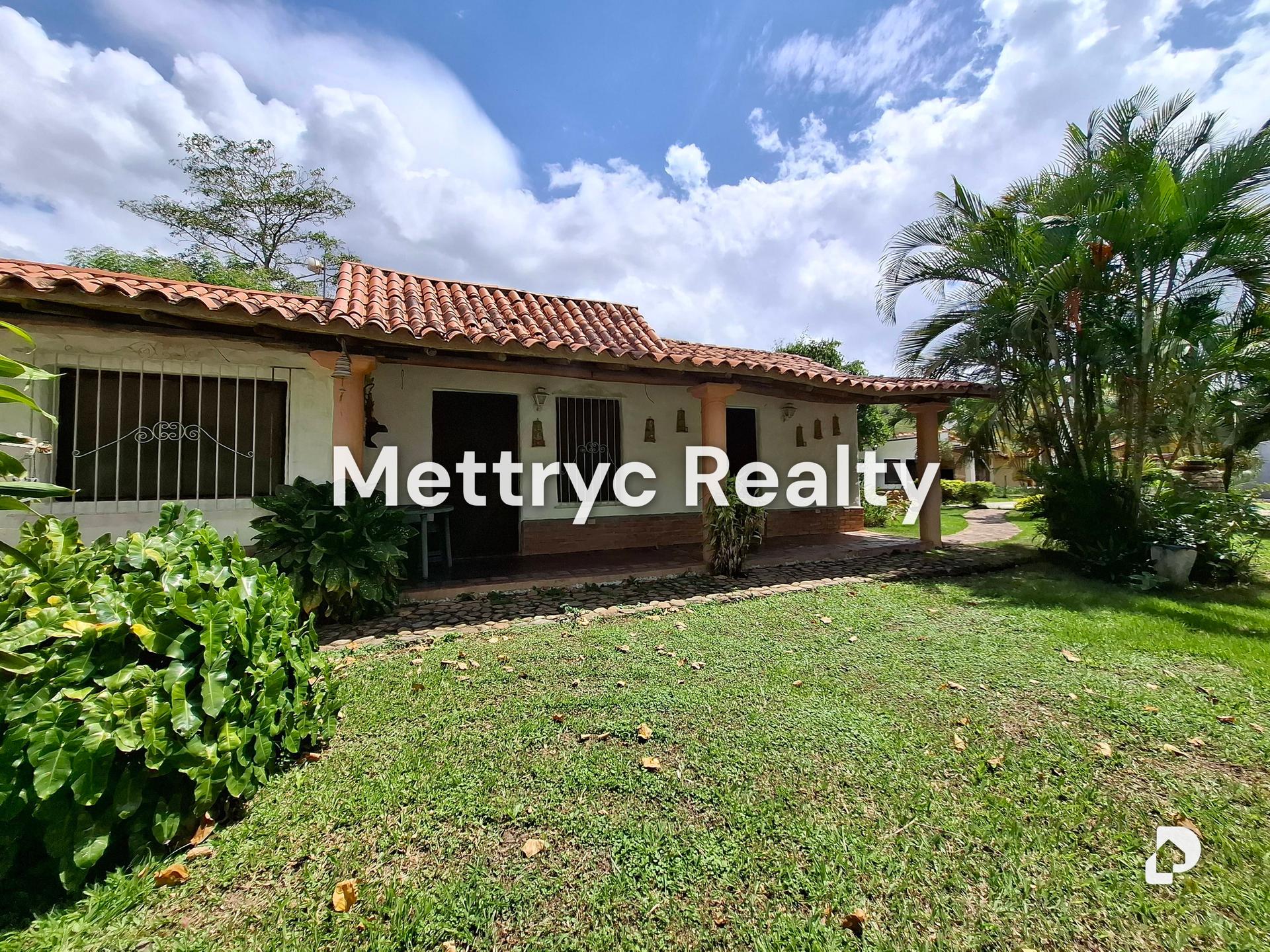 House in Aguirre, Valencia – 1