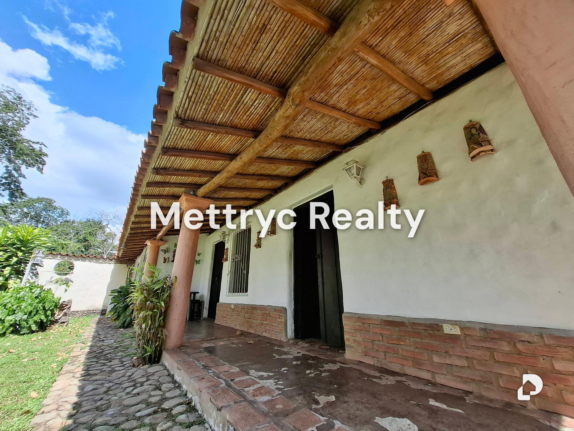 House in Aguirre, Valencia – 2