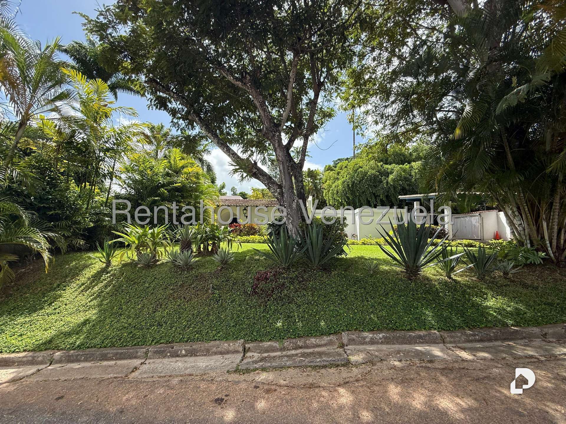 Casa en Cerro Verde, Caracas – 54