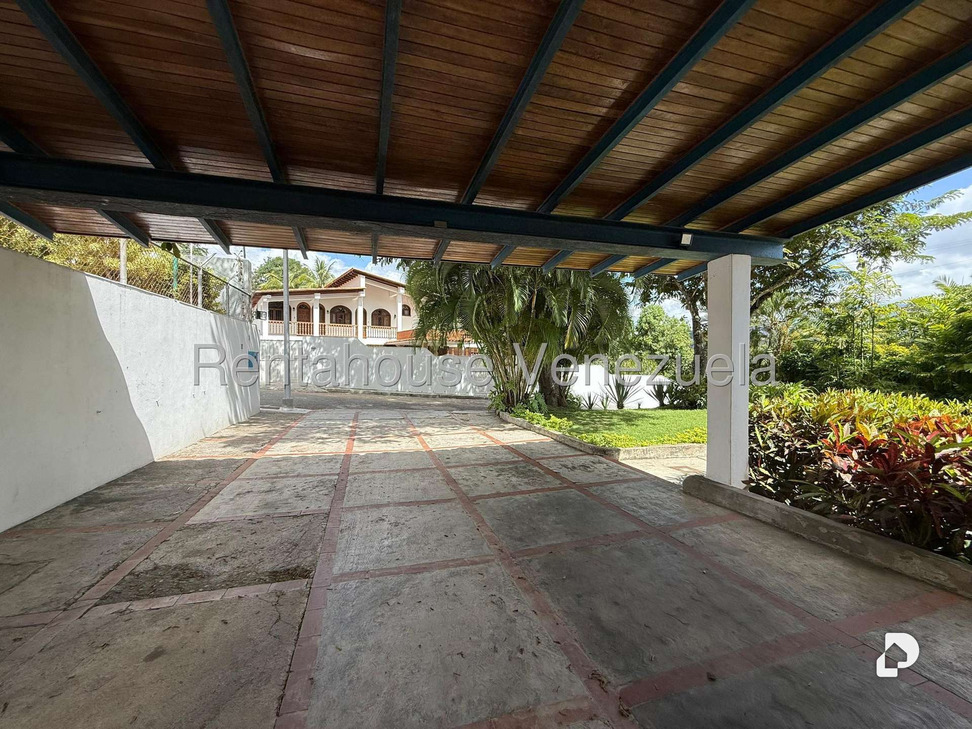 Casa en Cerro Verde, Caracas – 50