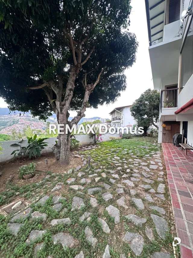 Casa en Lomas De La Trinidad, Caracas – 17