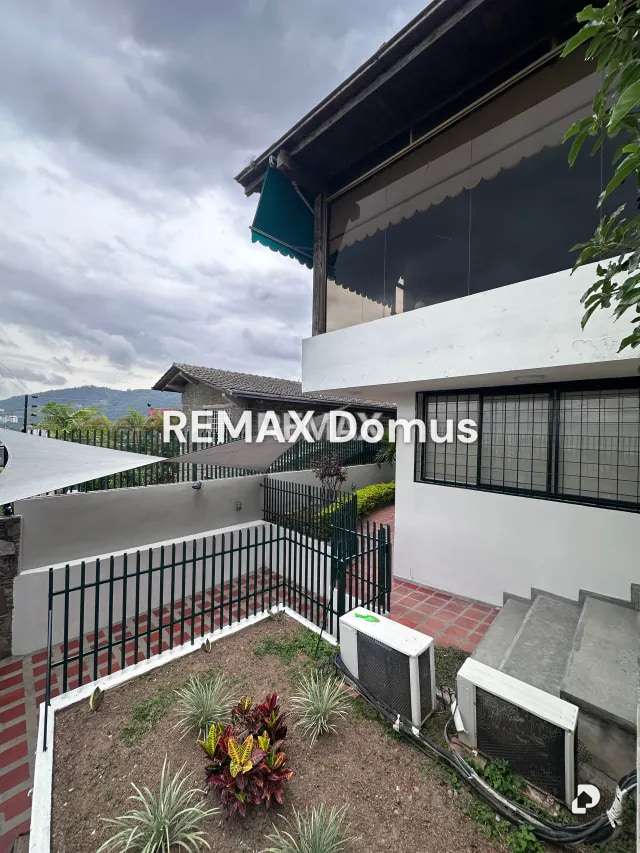 Casa en Lomas De La Trinidad, Caracas – 13