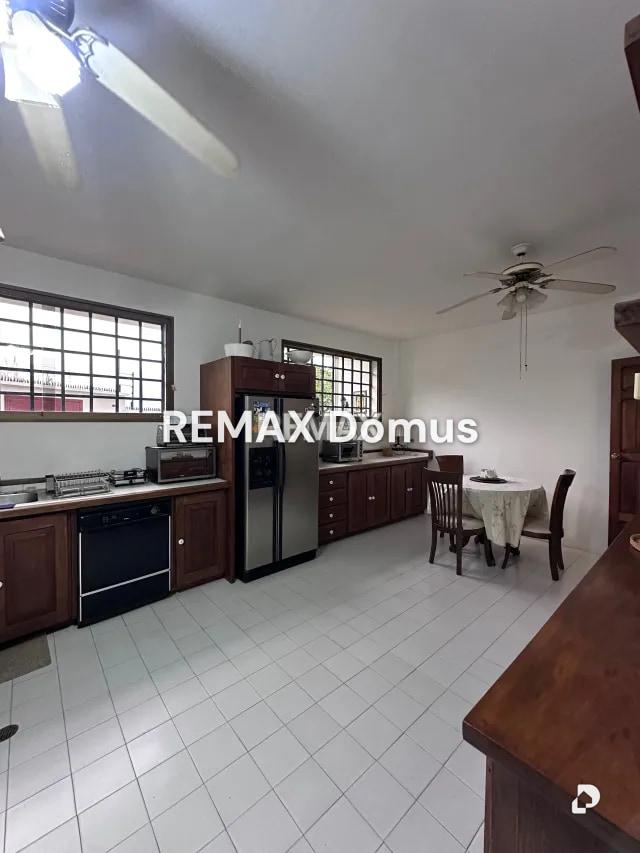 Casa en Lomas De La Trinidad, Caracas – 5