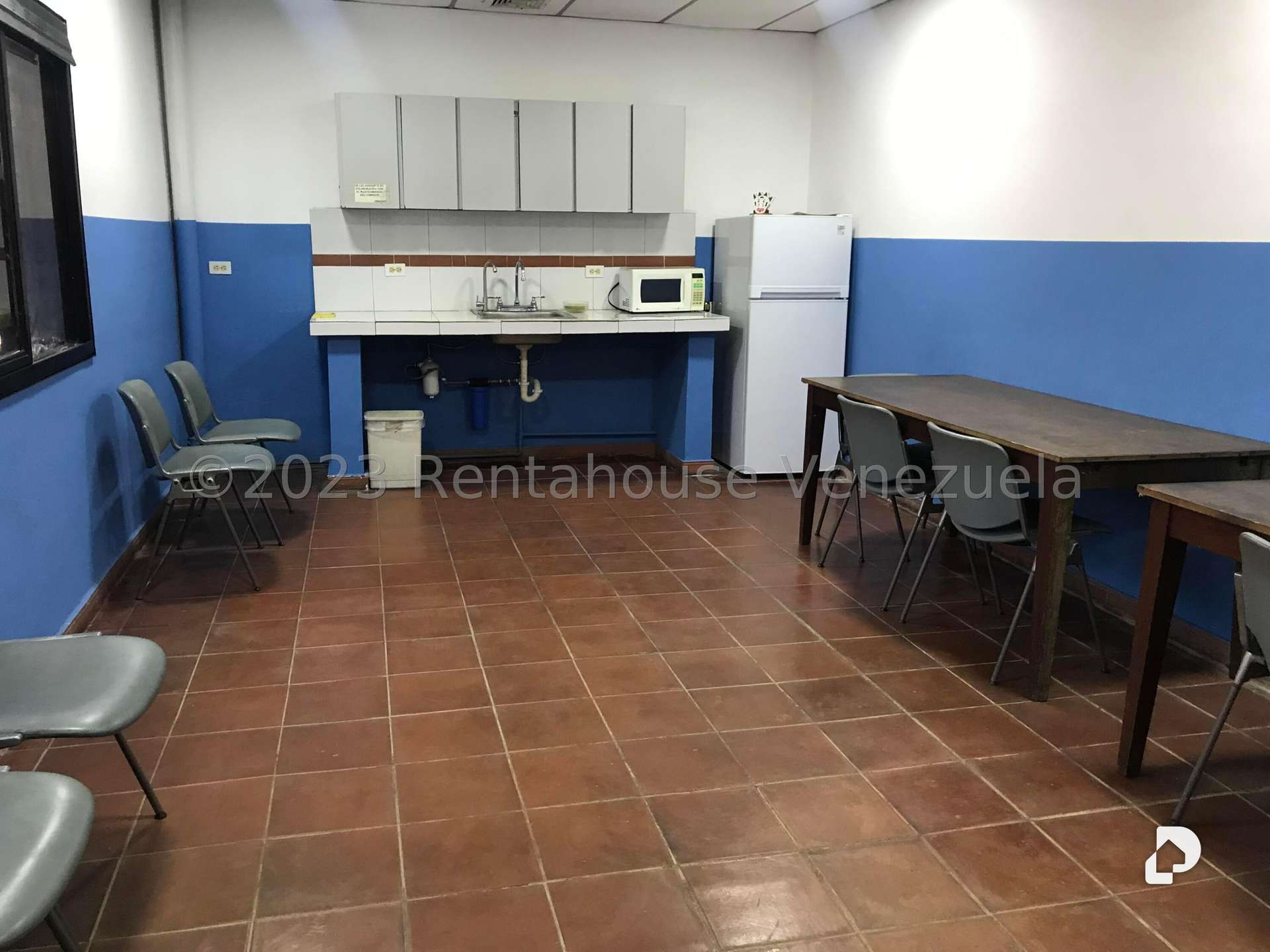 Local comercial en Santa Eduvigis, Caracas – 28
