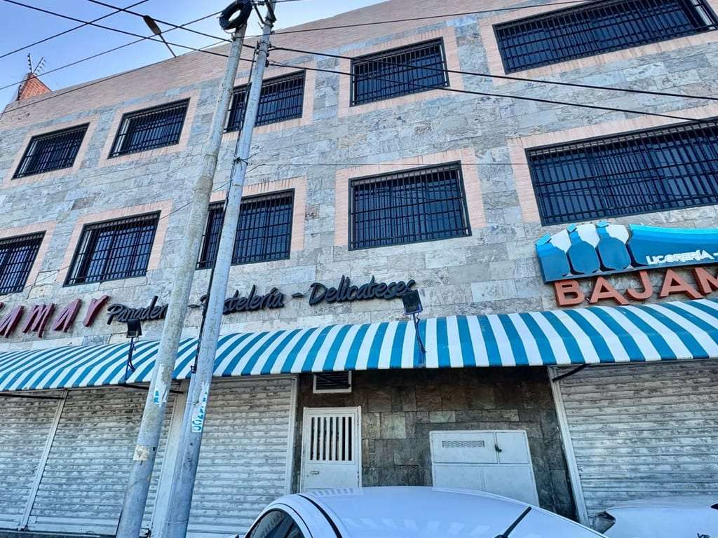 Edificio en La Guaira - 1