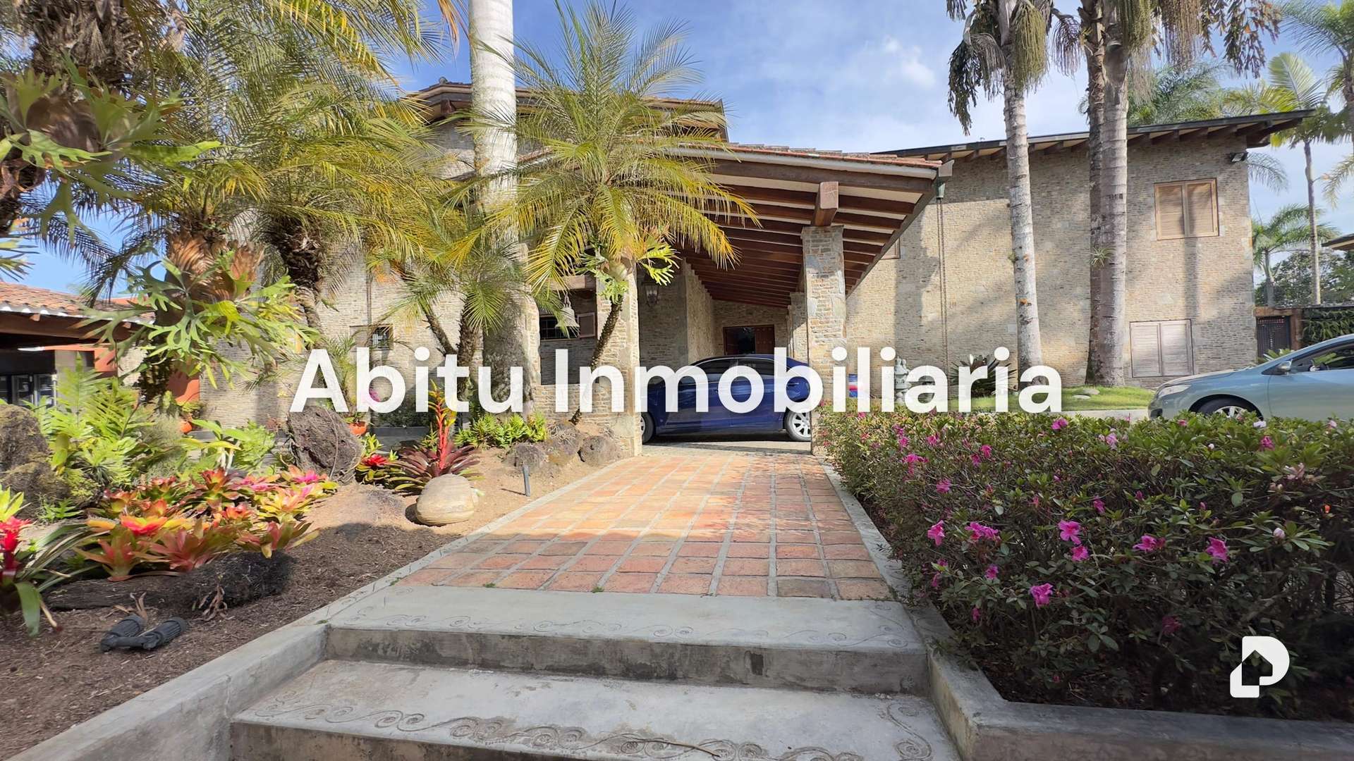 House in La Lagunita, Caracas – 17